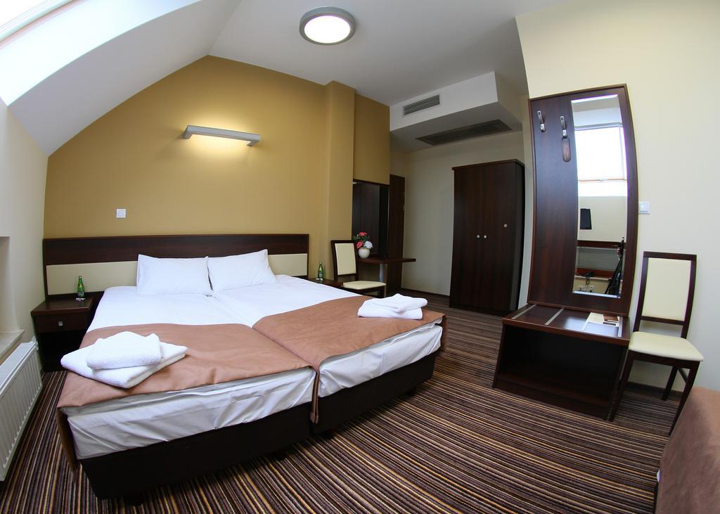 Hotel Aviator Kielce "Business Hotel Medical & Spa" Exterior foto